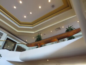 المنشأة من الداخل