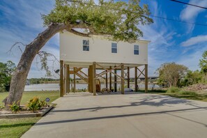 Property grounds - Waterfront Pass Christian Paradise: 1 Mi to Beach (Pass Christian)