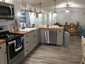 Private kitchen - Breezy Oaks Getaway (Clewiston)