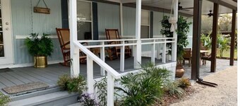 Breezy Oaks Getaway