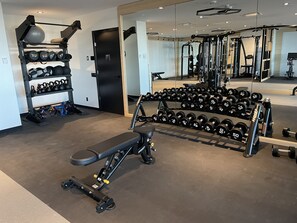Fitness facility - Modern Harbour View Sustainable Luxury Condo: 1 Bedroom 1 Bath (Victoria)