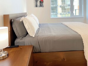 1 habitación, escritorio, tabla de planchar con plancha y wifi 