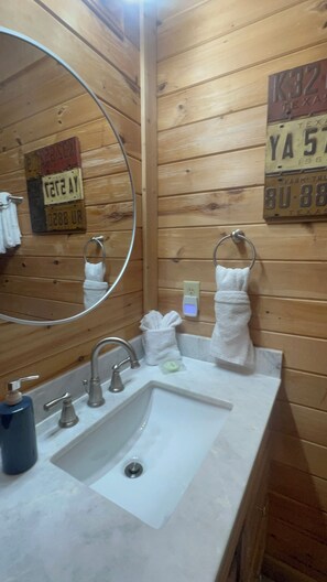 Shower - Cozy Nights, Endless Views of the Smokey Mountains (Sevierville)