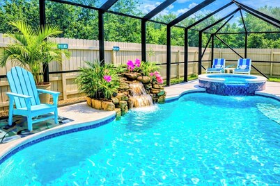 Resort Backyard.Heated Saltwater Pool & Hot Tub. Pet-Friendly. Close to Beaches 