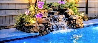 Private Resort Retreat • Heated Pool, Spa & Tiki Bar • Pets ok• Beaches nearby 