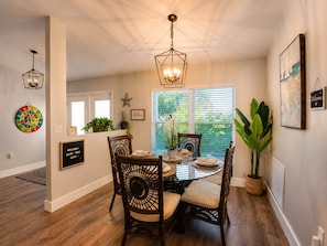 Dining - Private Resort Retreat • Heated Pool, Spa & Tiki Bar • Pets ok• Beaches nearby  (Vero Beach)