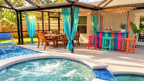 Hotvtub , outdoor dining room & Tiki bar
