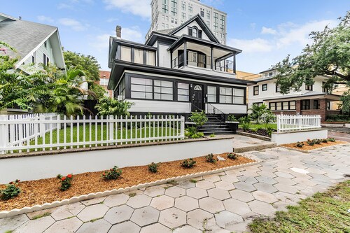 Satoshi Hideout Living