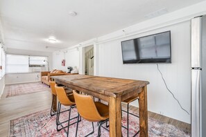 50-inch Smart TV with digital channels, streaming services - Satoshi Hideout Living (St. Petersburg)