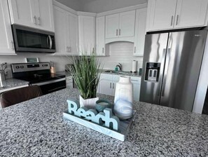 Private kitchen - Coastal Vista Retreats Sunrise (Flagler Beach)