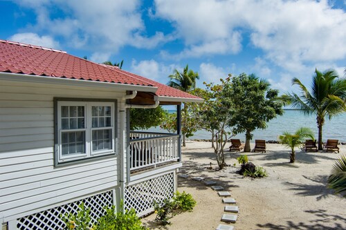 Quiet Beachfront Cabin in Maya Beach. 2BR