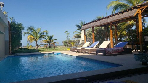 Casa en la Playa con Piscina Privada