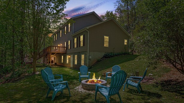 Property grounds - 3 minutes to Pisgah Forest Entrance! - Game room - Fire pit   (Pisgah Forest)