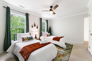 4 bedrooms, desk, free WiFi, bed sheets - 3 minutes to Pisgah Forest Entrance! - Game room - Fire pit   (Pisgah Forest)