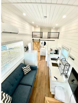 Interior - Newly listed Tiny Home! 5 mins from Lake Oconee!
 (Eatonton)