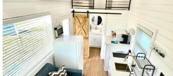 Newly listed Tiny Home! 5 mins from Lake Oconee!
