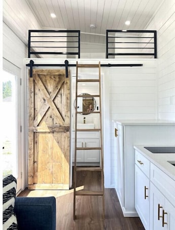 Innenbereich. Lake Oconee Tiny Home Oasis • 3 Min to Lake • 20 Acres