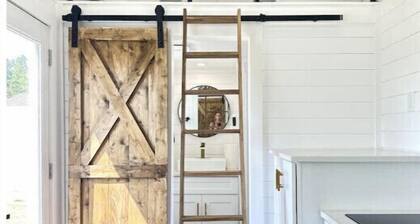 Newly listed Tiny Home! 5 mins from Lake Oconee!