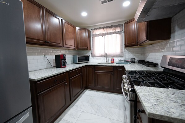 Refrigerador, horno, placa de cocina, tostadora