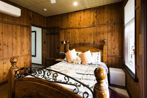 3 bedrooms, WiFi, bed sheets - Hill House Esk Qld (Esk)