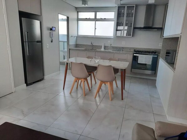 Private kitchen - Delicioso ap a uma Quadra da Av. Bandeirantes - 2 Pessoas (Anchieta Belo Horizonte)