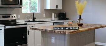 Close to Everything Spacious 5Bdr Mountaineer Retreat Morgantown - Sleeps 14 