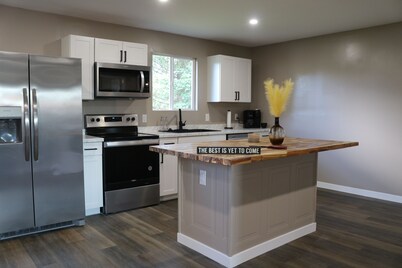 Close to Everything Spacious 5Bdr Mountaineer Retreat Morgantown - Sleeps 14 