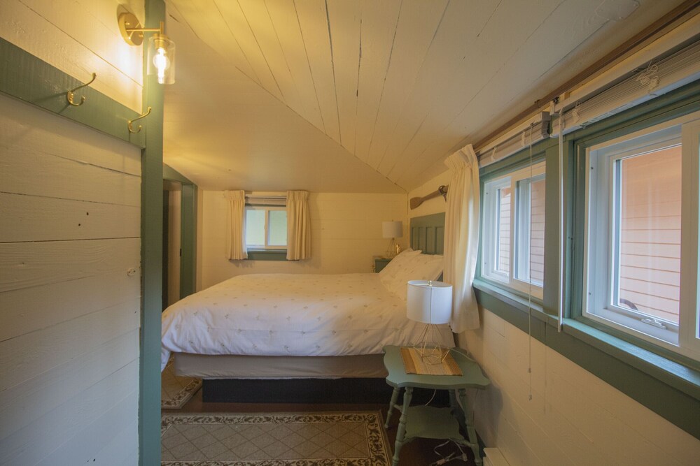 3 Bedroom Riverfront Cabin Lake Cowichan Vrbo