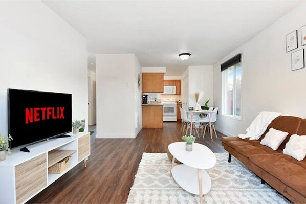 Smart TV - The Clubhouse on Fairmount (Vancouver)