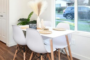 Dining - The Clubhouse on Fairmount (Vancouver)
