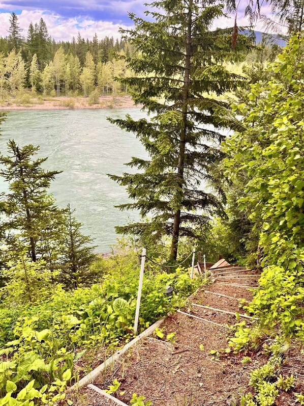 Property grounds - Apartment - River Access/Minutes to Glacier Park! (Hungry Horse)