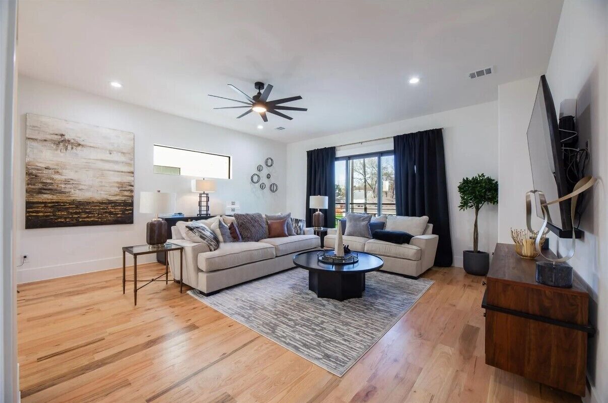 Luxury Living With Rooftop and Dallas Skyline Scenic views.