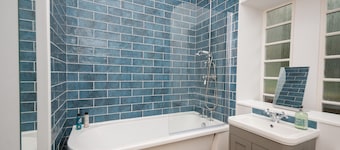 Historical Holmehill Lodge - a family friendly home for get togethers!