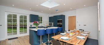 Historical Holmehill Lodge - a family friendly home for get togethers!