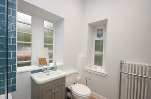 Bruser, hårtørrer, håndklæder, Sæbe