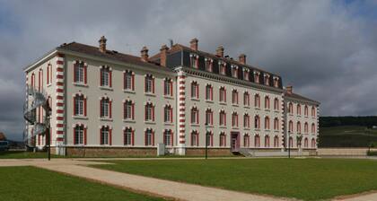 Value Studio: Cozy, Kitchenette, Free Wi-Fi