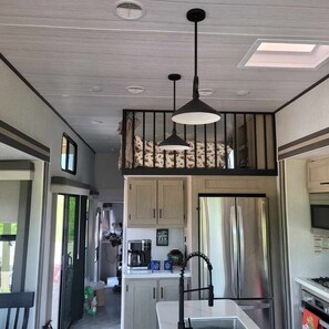 Paper towels - Private setting great views full kitchen bath Elk Hunting/Fishing ATV/UTV Trail  (La Follette)