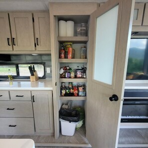 Paper towels - Private setting great views full kitchen bath Elk Hunting/Fishing ATV/UTV Trail  (La Follette)