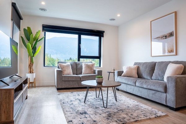 Condo | Living area | Flat-screen TV