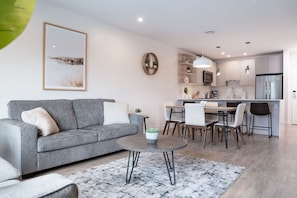 Apartment | Wohnbereich | Flachbildfernseher