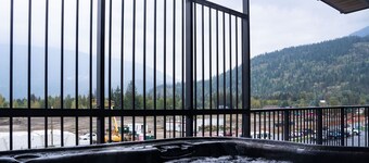 RevelStoked Getaway by Revelstoke Vacation