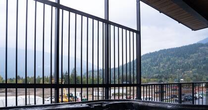 RevelStoked Getaway by Revelstoke Vacation