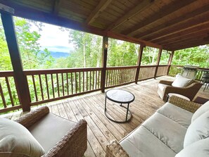 Property grounds - Nantahala Nook, cabin with hot tub,game room, fast wifi & mountain view (Bryson City)