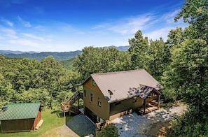 Exterior - Nantahala Nook, cabin with hot tub,game room, fast wifi & mountain view (Bryson City)
