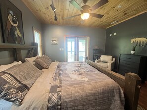 3 bedrooms, iron/ironing board, travel crib, free WiFi