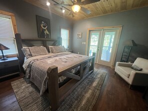 3 bedrooms, iron/ironing board, travel crib, free WiFi - Nantahala Nook, cabin with hot tub,game room, fast wifi & mountain view (Bryson City)