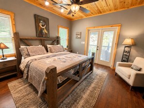 3 bedrooms, iron/ironing board, travel crib, free WiFi - Nantahala Nook, cabin with hot tub,game room, fast wifi & mountain view (Bryson City)