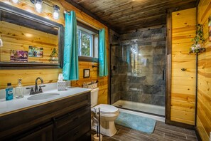 Shower, towels, soap, shampoo - Forest Gap - Pizza oven, hot tub, EV charger (Hico)