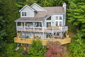 Exterior - Smokey Mtn Retreat: YEAR-ROUND VIEWS! GAME ROOM! HOT TUB! GOLF & SKI NEARBY! (Maggie Valley)