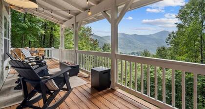 Smokey Mtn Retreat: YEAR-ROUND VIEWS! GAME ROOM! HOT TUB! GOLF & SKI NEARBY!